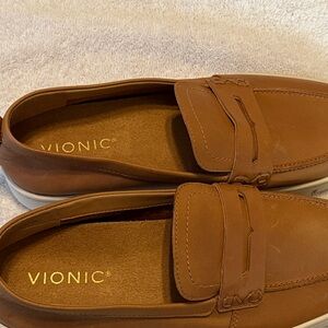 Vionic Men’s Tan Leather Penny Loafers